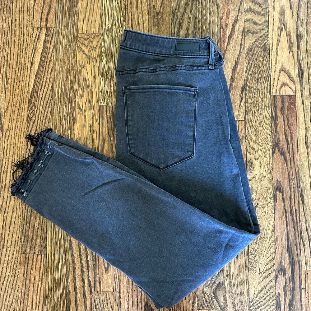 Abercrombie mid rise super skinny ankle pants.